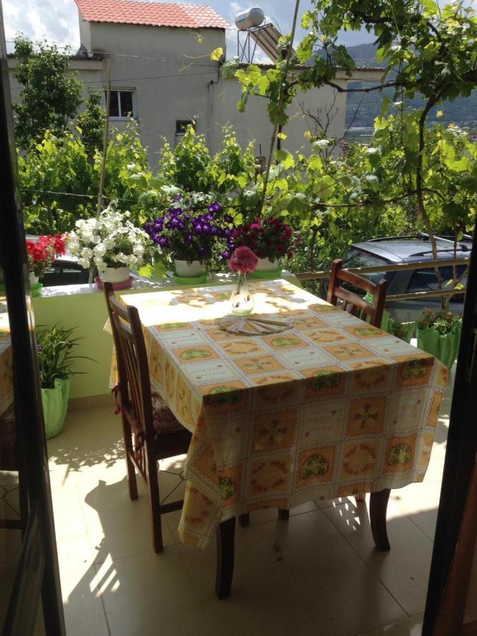 Guesthouse Aleksander بيرات المظهر الخارجي الصورة