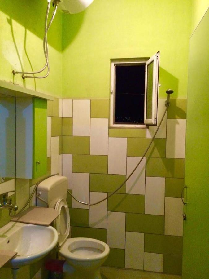 Guesthouse Aleksander بيرات المظهر الخارجي الصورة